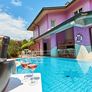 https://villa-lilla-desenzano-del-garda.it-lombardy.com